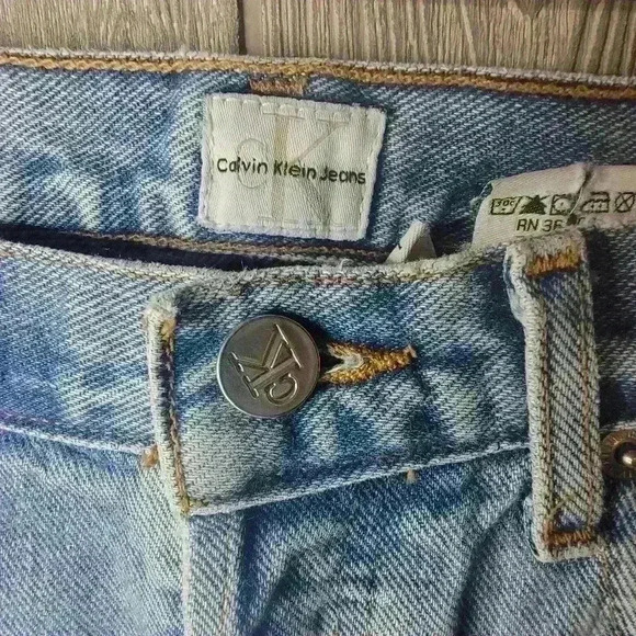 Vintage Women's Calvin Klein Jeans size 7. Striaght leg. Small call out. - Picture 3 of 6